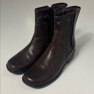 Clark’s Sz 7.5 Brown Leather Zip Up Rounded Toe Boot